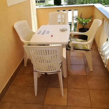 Gare Apartment *