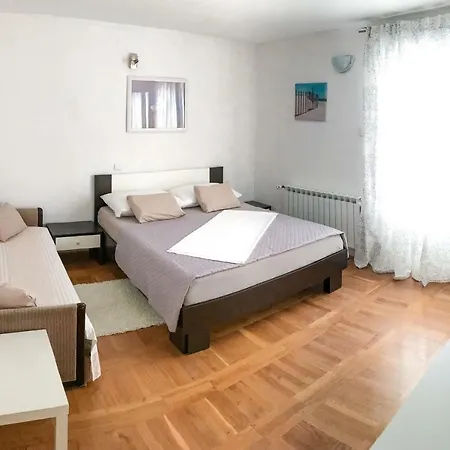 Apartment Gare Sukosan